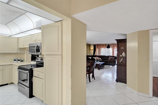 4960 E Sabal Palm Blvd 203, Tamarac, FL 33319