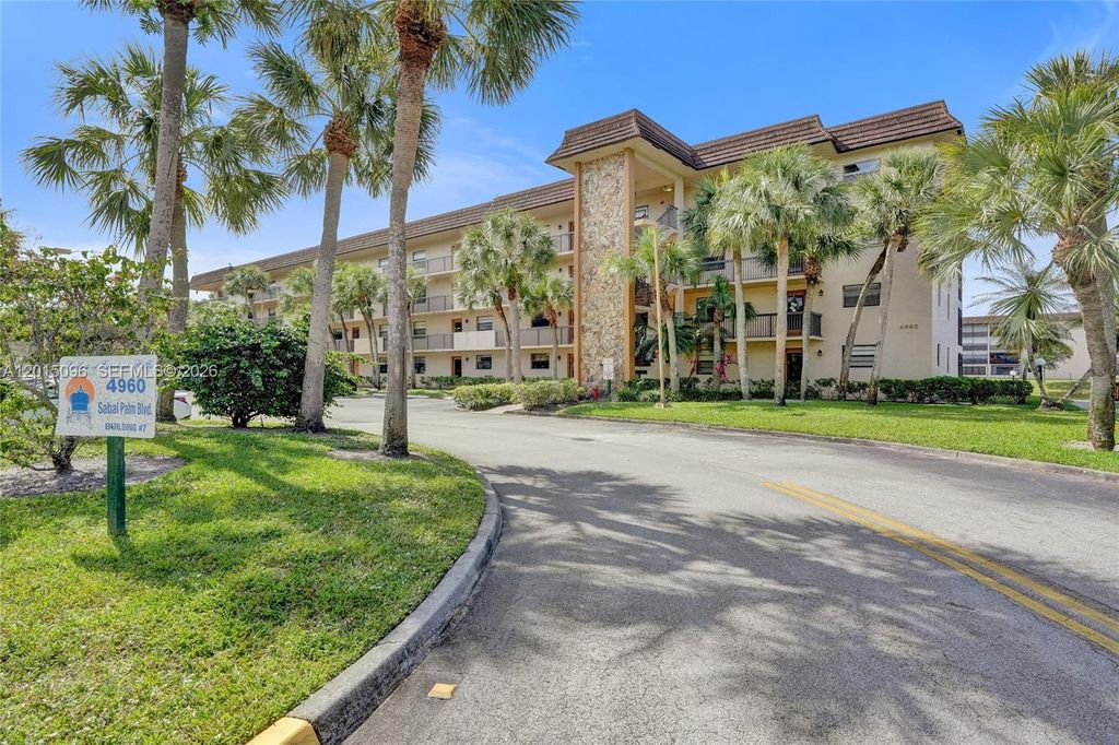 4960 E Sabal Palm Blvd 203, Tamarac, FL 33319