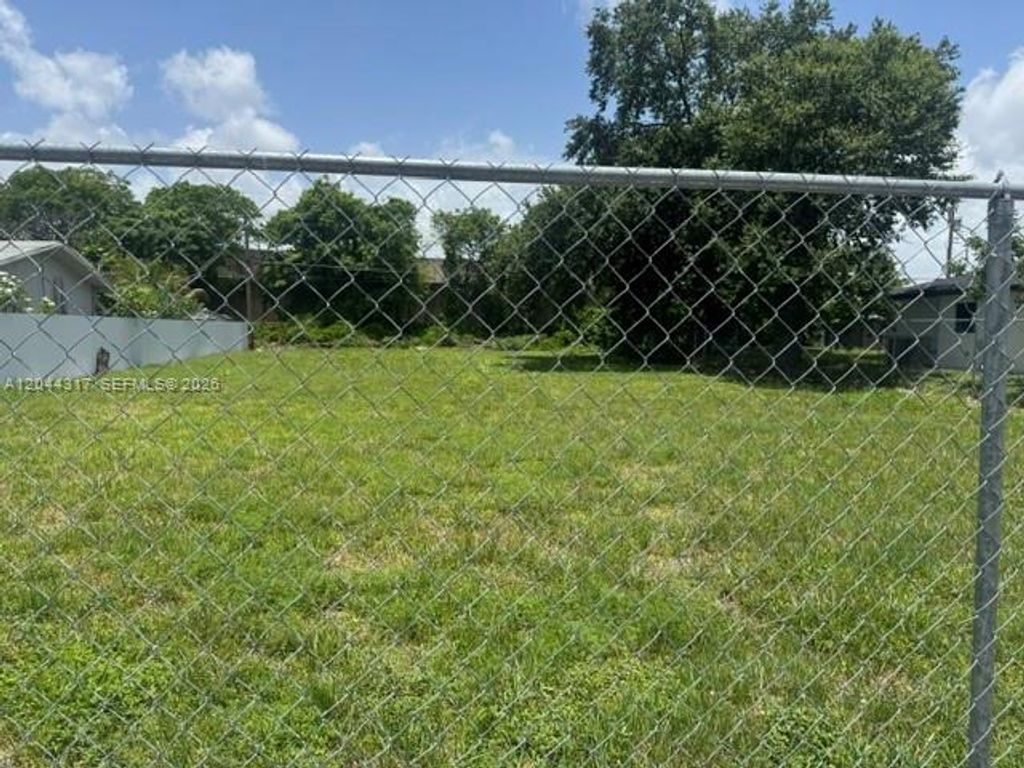 10420 NW 6 Avenue, Miami, FL 33150