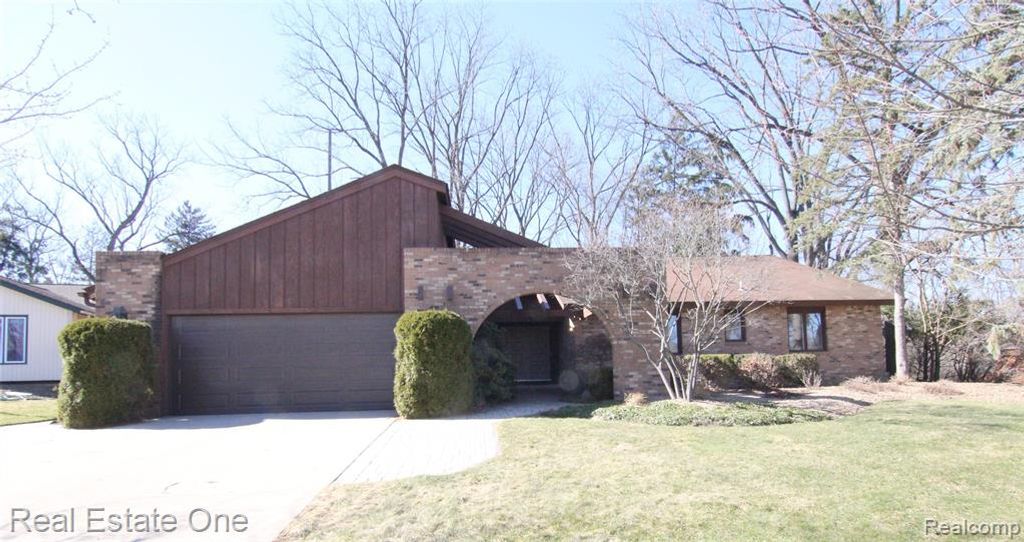 4458 Southmoor Lane, West Bloomfield, MI 48323