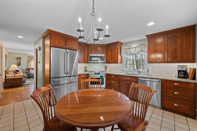 6 Slipper Hill Lane, Holden, MA 01520