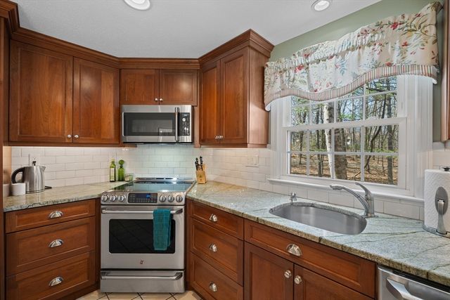 6 Slipper Hill Lane, Holden, MA 01520