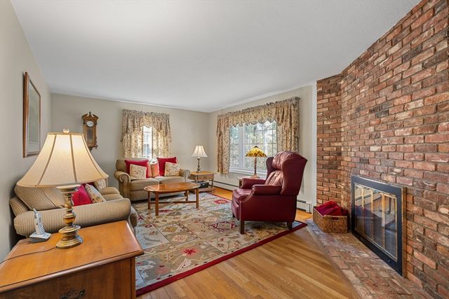 6 Slipper Hill Lane, Holden, MA 01520