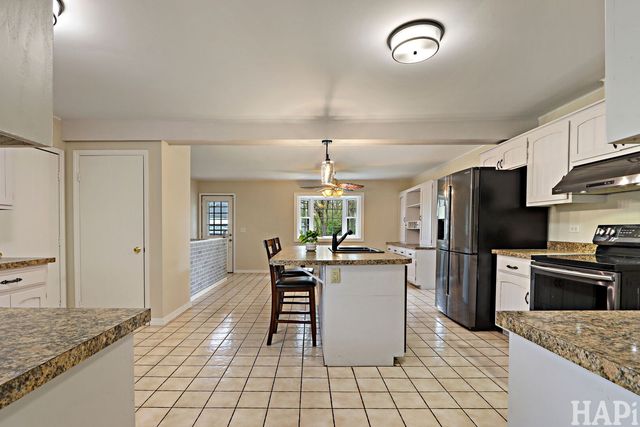 106 Sherwood Drive, Cary, IL 60013