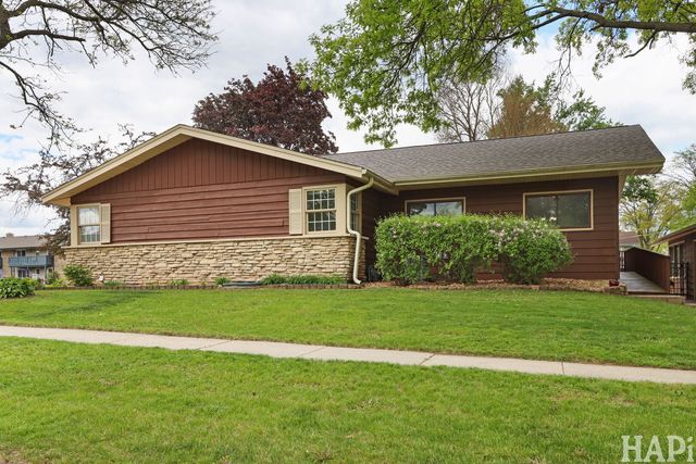 106 Sherwood Drive, Cary, IL 60013