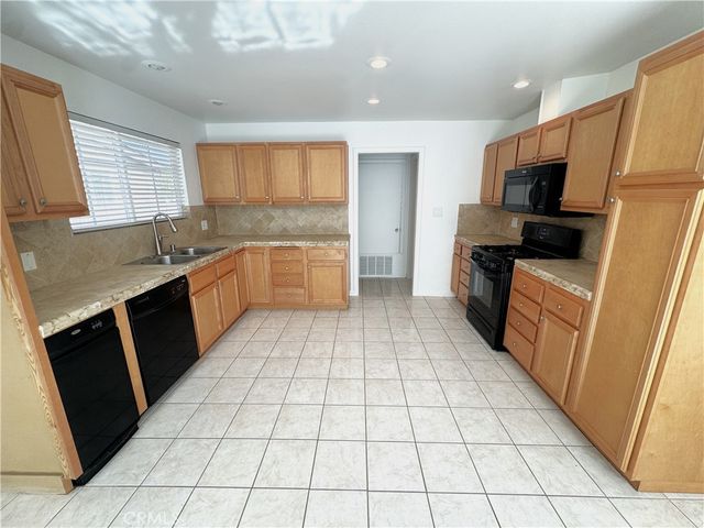 8735 Corbin Avenue, Northridge, CA 91324