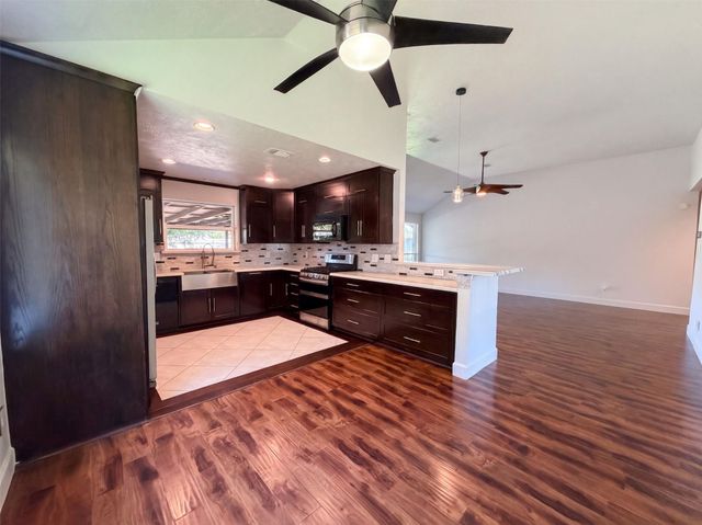 4750 Backenberry Drive, Friendswood, TX 77546