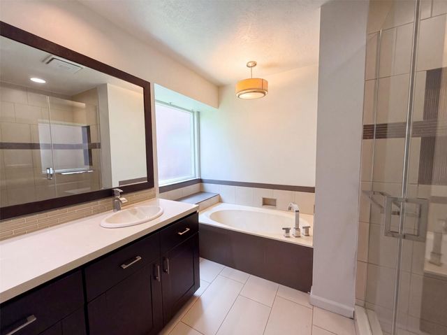 4750 Backenberry Drive, Friendswood, TX 77546