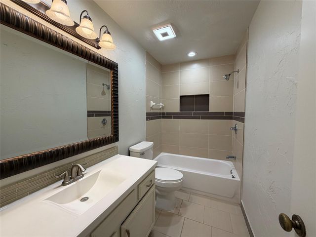 4750 Backenberry Drive, Friendswood, TX 77546