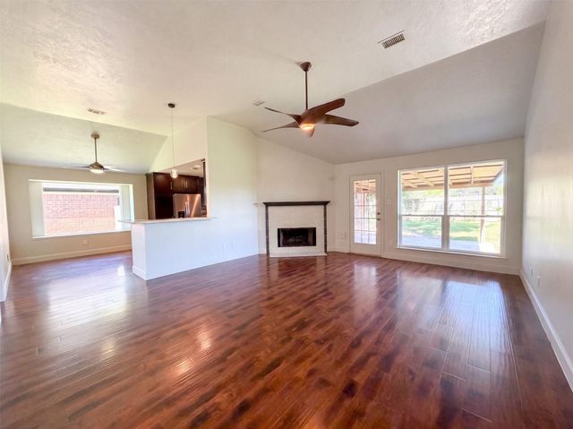 4750 Backenberry Drive, Friendswood, TX 77546