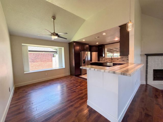 4750 Backenberry Drive, Friendswood, TX 77546