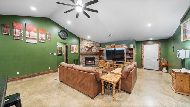 17821 County Road 4069, Kemp, TX 75143