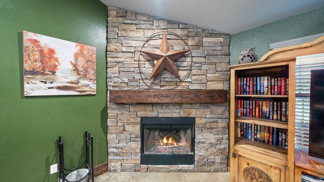 17821 County Road 4069, Kemp, TX 75143