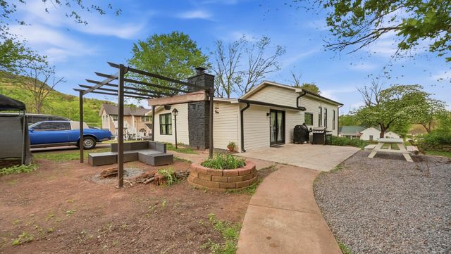 306 Pine Avenue, South Pittsburg, TN 37380