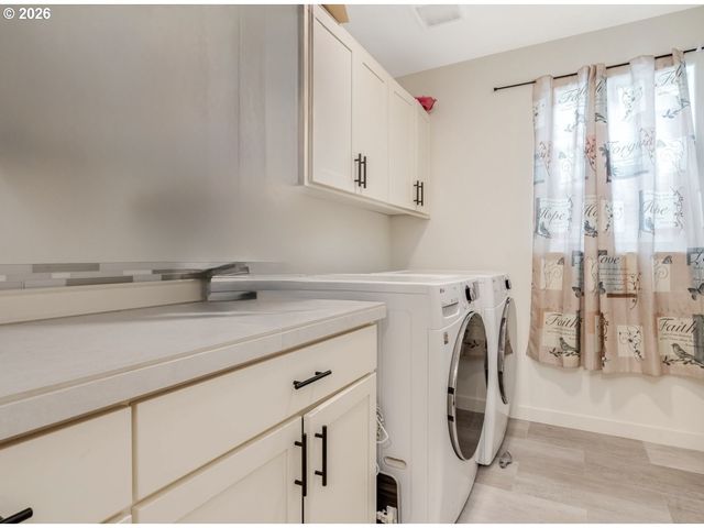 579 Nw ADAMS Ave, Hillsboro, OR 97124