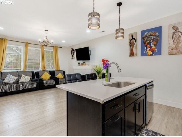 579 Nw ADAMS Ave, Hillsboro, OR 97124