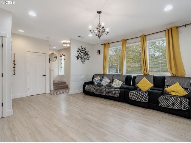 579 Nw ADAMS Ave, Hillsboro, OR 97124