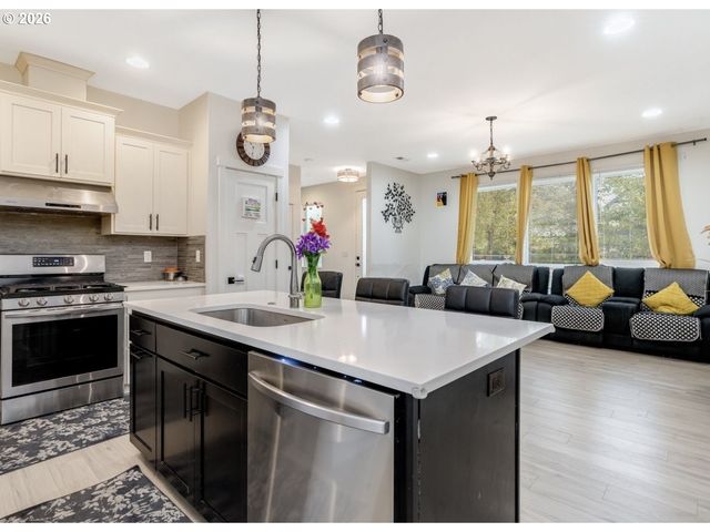 579 Nw ADAMS Ave, Hillsboro, OR 97124