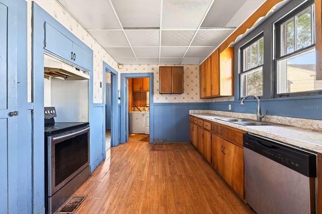 1318 S PARK AVENUE, Sanford, FL 32771