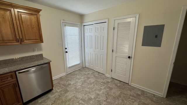 895 Branch Rd, Clarksville, TN 37043