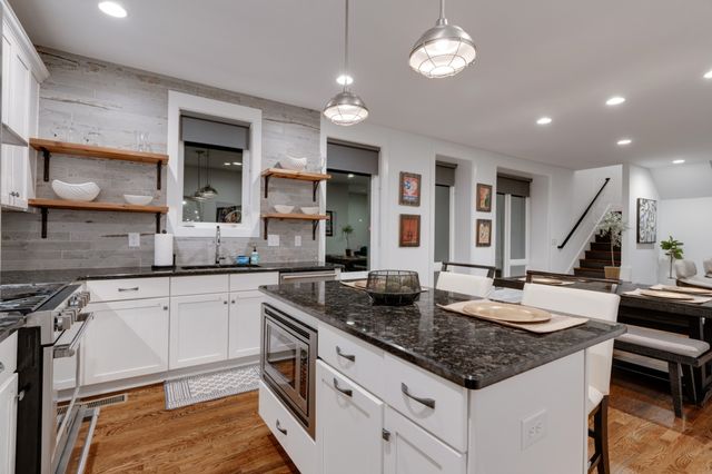 2711 Biloxi Ave, Nashville, TN 37204