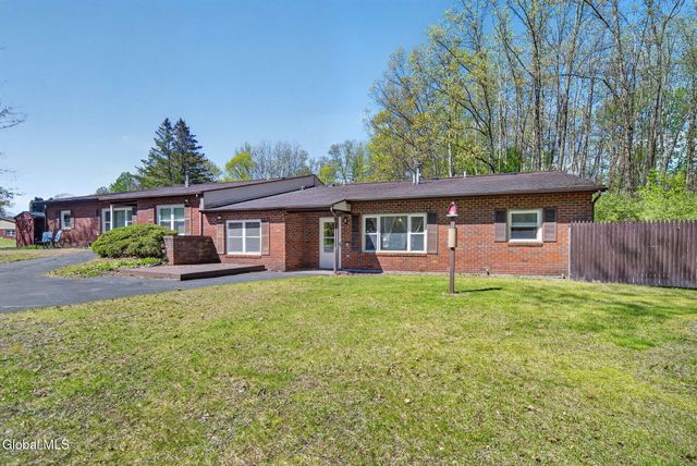 6B Deer Creek, Clifton Park, NY 12065