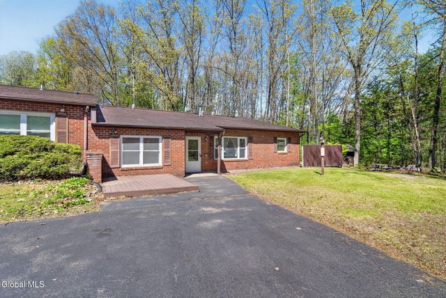6B Deer Creek, Clifton Park, NY 12065