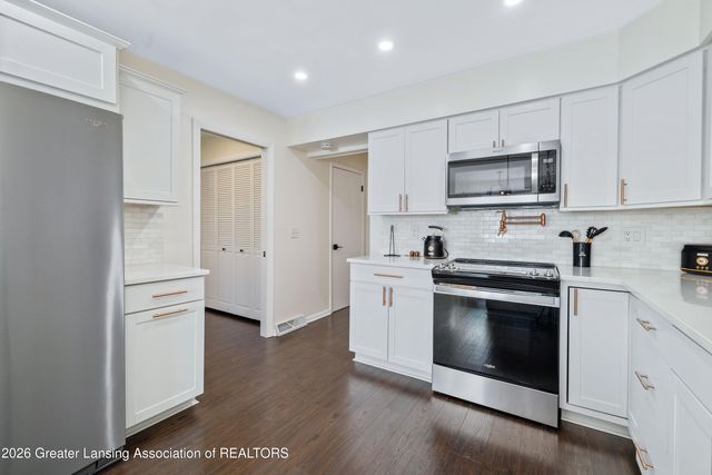 10088 Lafayette Lane, Dimondale, MI 48821