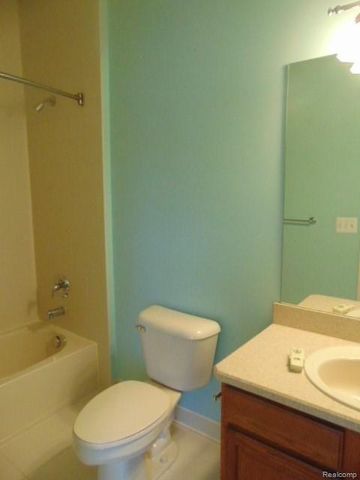 37165 Berkleigh Court, Farmington Hills, MI 48331