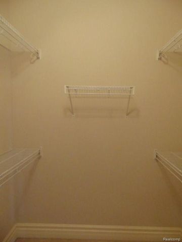 37165 Berkleigh Court, Farmington Hills, MI 48331