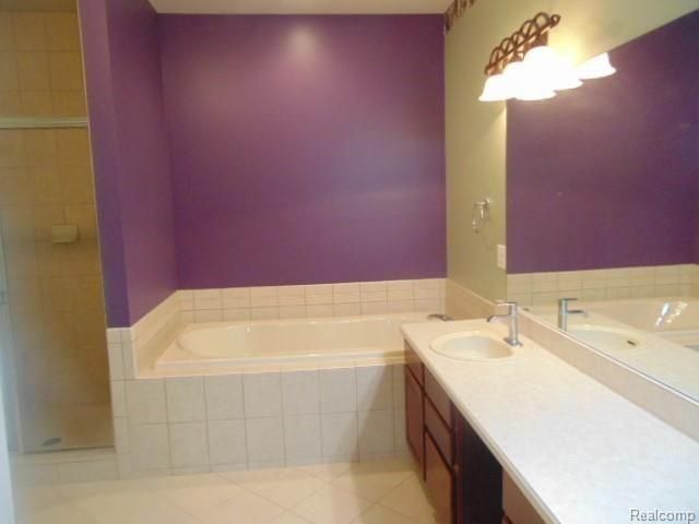 37165 Berkleigh Court, Farmington Hills, MI 48331