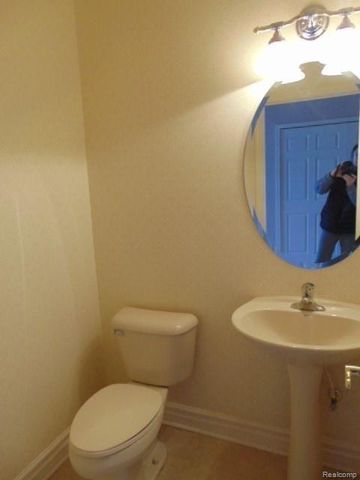 37165 Berkleigh Court, Farmington Hills, MI 48331