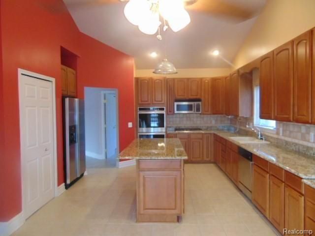 37165 Berkleigh Court, Farmington Hills, MI 48331