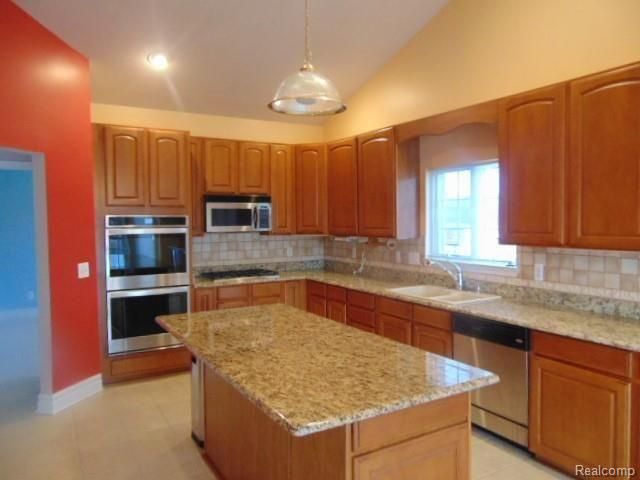 37165 Berkleigh Court, Farmington Hills, MI 48331