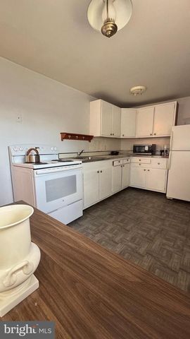 922 LAWNTON TER, Glenolden, PA 19036