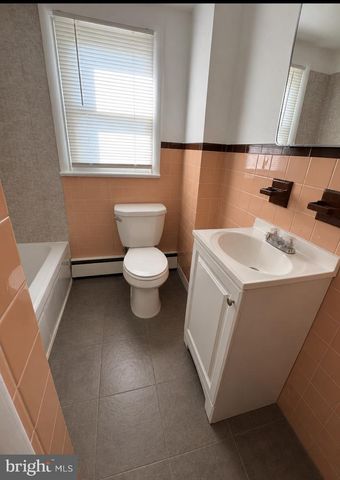 922 LAWNTON TER, Glenolden, PA 19036