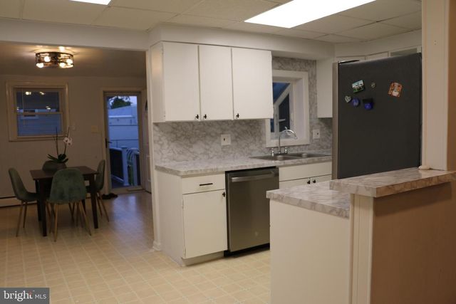 922 LAWNTON TER, Glenolden, PA 19036