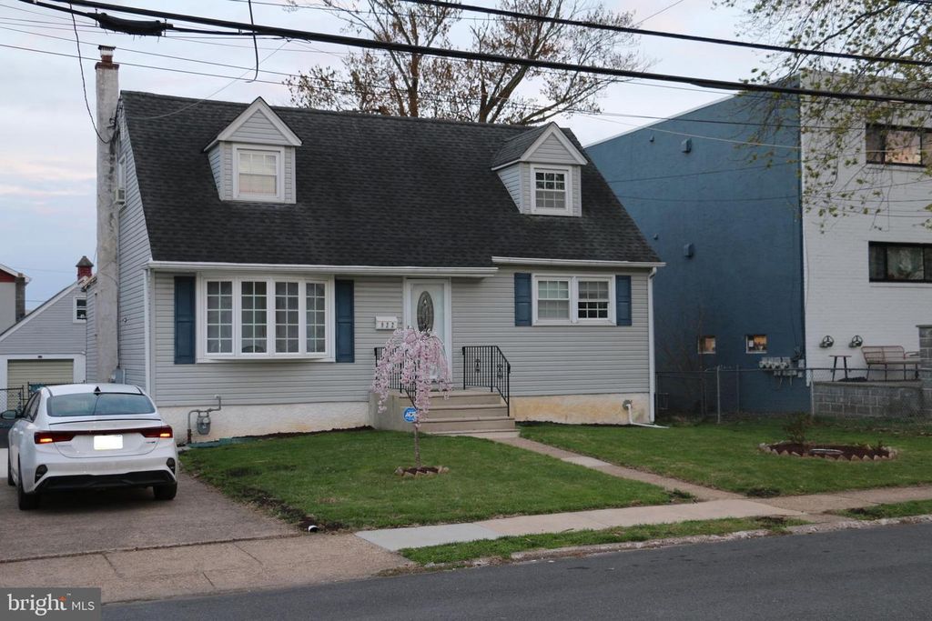 922 LAWNTON TER, Glenolden, PA 19036