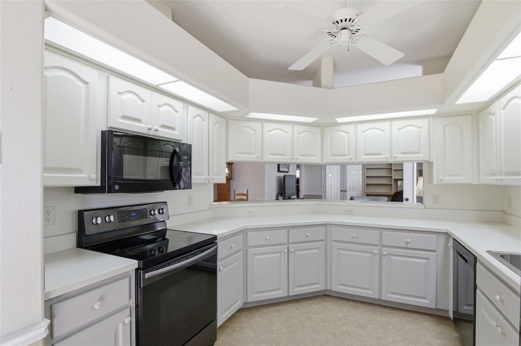 Image 8 of property listing at 21850 TARTAN STREET, Leesburg, FL 34748