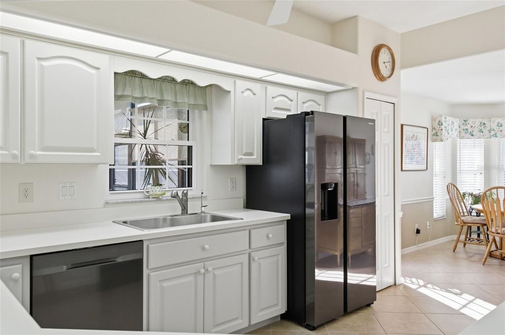 Image 10 of property listing at 21850 TARTAN STREET, Leesburg, FL 34748