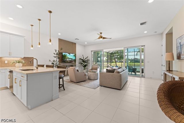 11523 Jacaranda DR, Naples, FL 34120