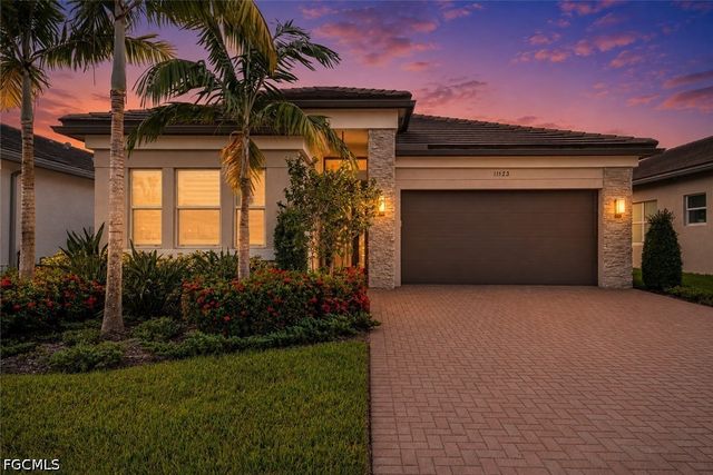 11523 Jacaranda DR, Naples, FL 34120