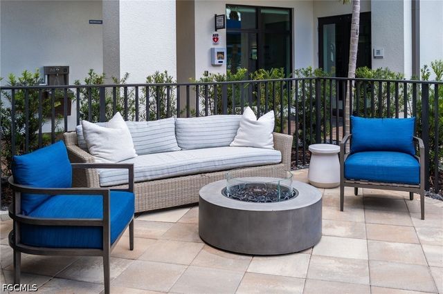 11523 Jacaranda DR, Naples, FL 34120
