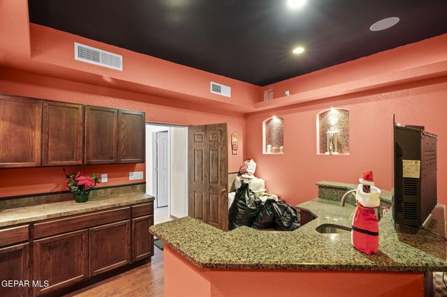248 S Moon Road, Socorro, TX 79927