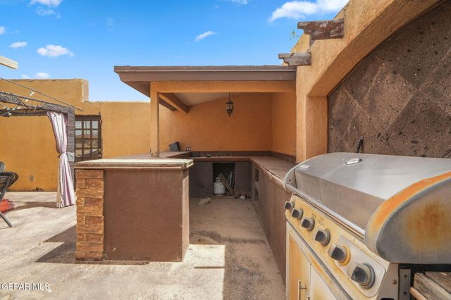 248 S Moon Road, Socorro, TX 79927