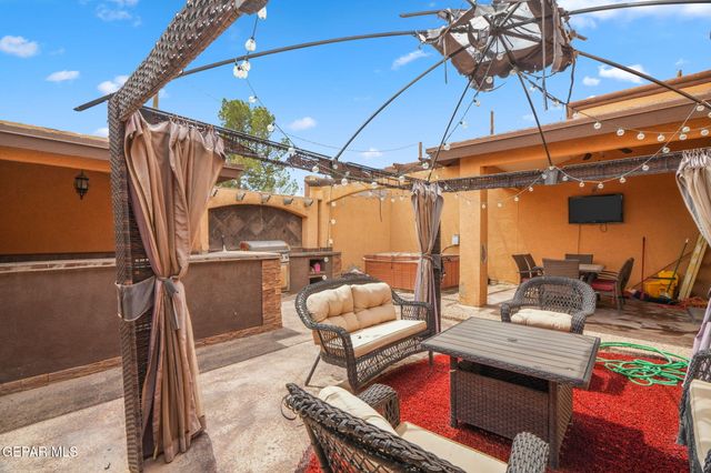 248 S Moon Road, Socorro, TX 79927