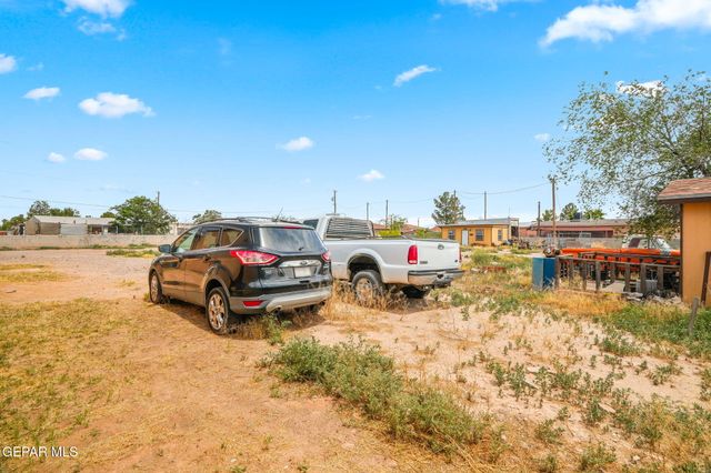 248 S Moon Road, Socorro, TX 79927