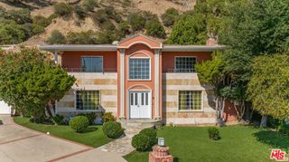 1870 Marcheeta Place, Los Angeles, CA 90069