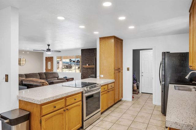 5242 Loch Leven Dr, Pollock Pines, CA 95726
