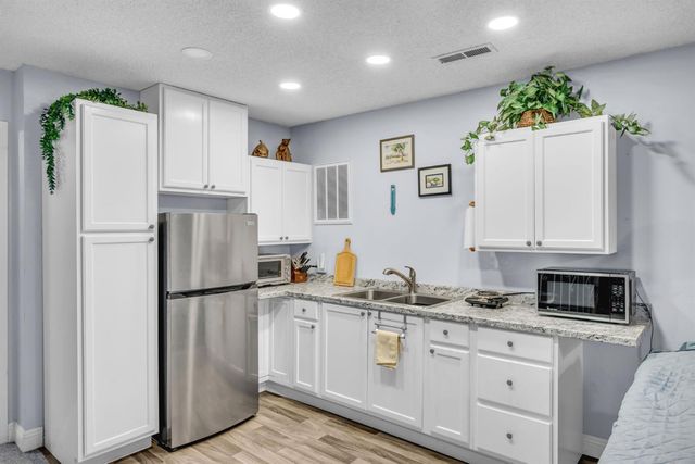 5242 Loch Leven Dr, Pollock Pines, CA 95726